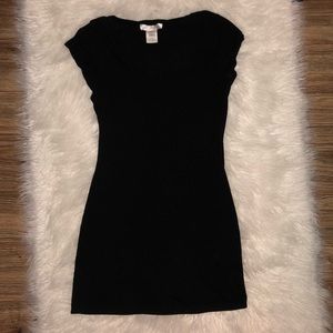 WHITE HOUSE | BLACK MARKET- Black T-shirt